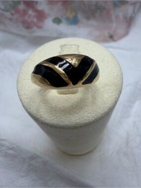 Vintage Avon Black and Gold Chevron Statement Ring #445r